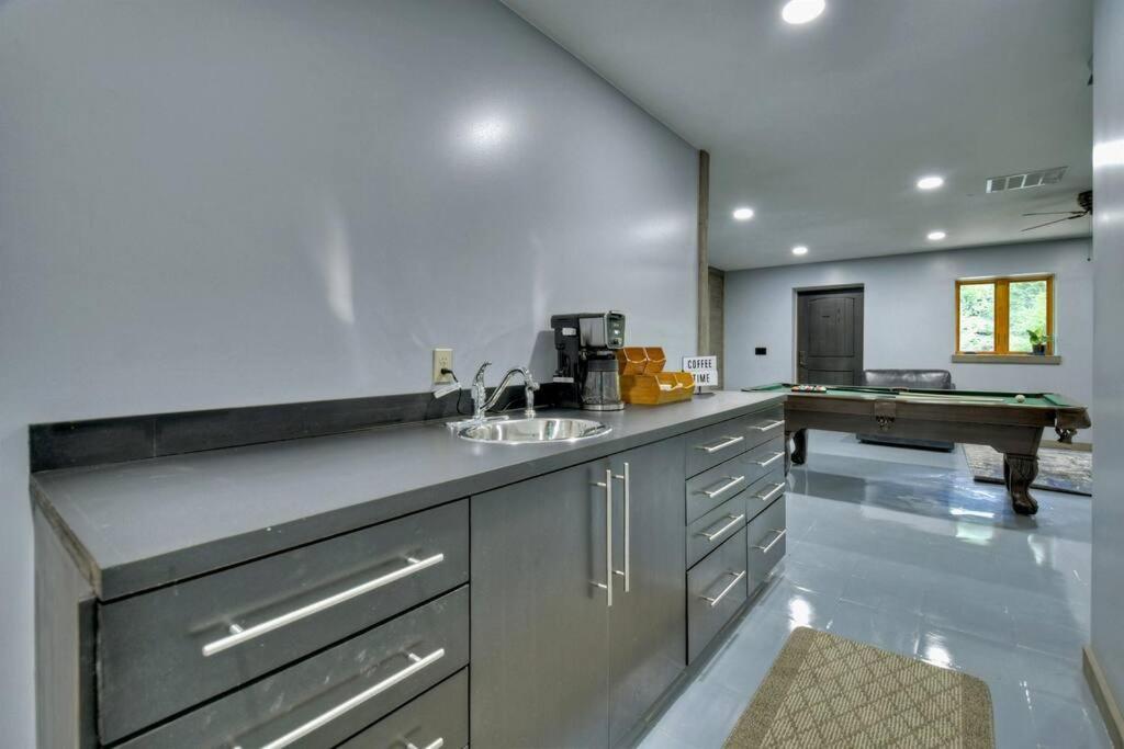 The Chariot - Creek Front With Hottub, Fire Pits, Billiards, Ev Charger - Sandalwood Stays Blue Ridge Extérieur photo