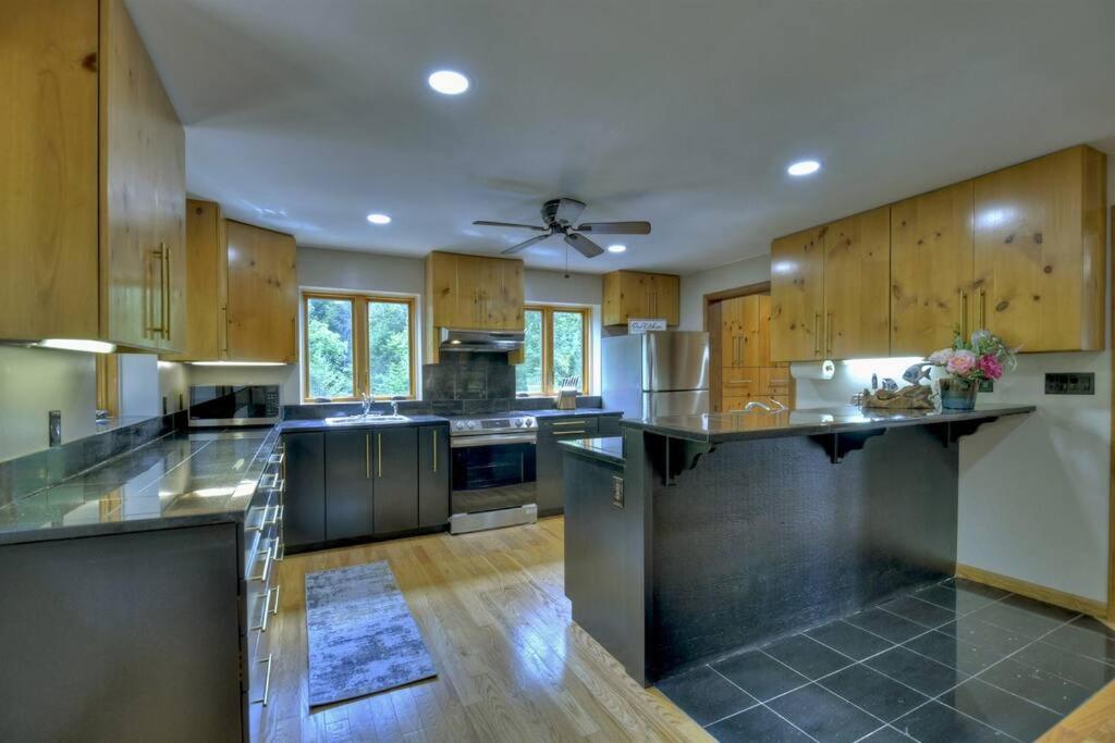 The Chariot - Creek Front With Hottub, Fire Pits, Billiards, Ev Charger - Sandalwood Stays Blue Ridge Extérieur photo