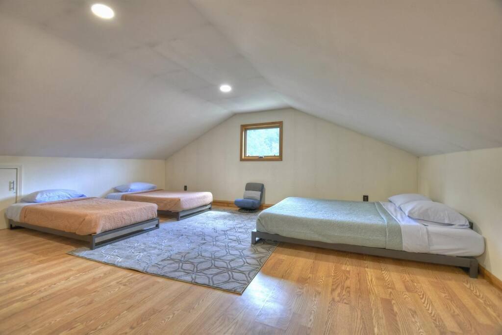 The Chariot - Creek Front With Hottub, Fire Pits, Billiards, Ev Charger - Sandalwood Stays Blue Ridge Extérieur photo