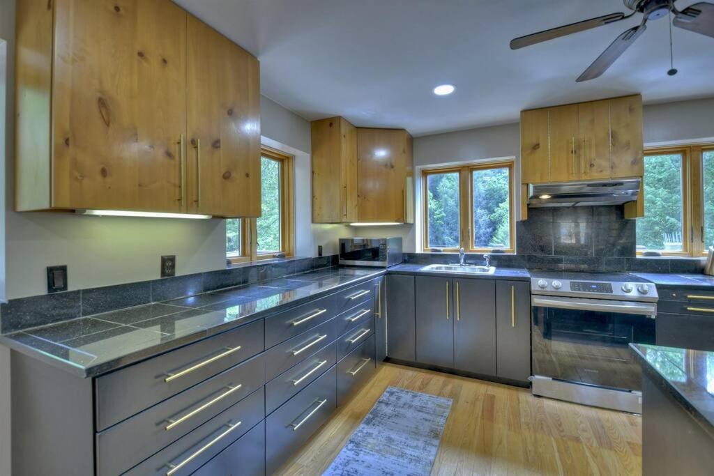The Chariot - Creek Front With Hottub, Fire Pits, Billiards, Ev Charger - Sandalwood Stays Blue Ridge Extérieur photo
