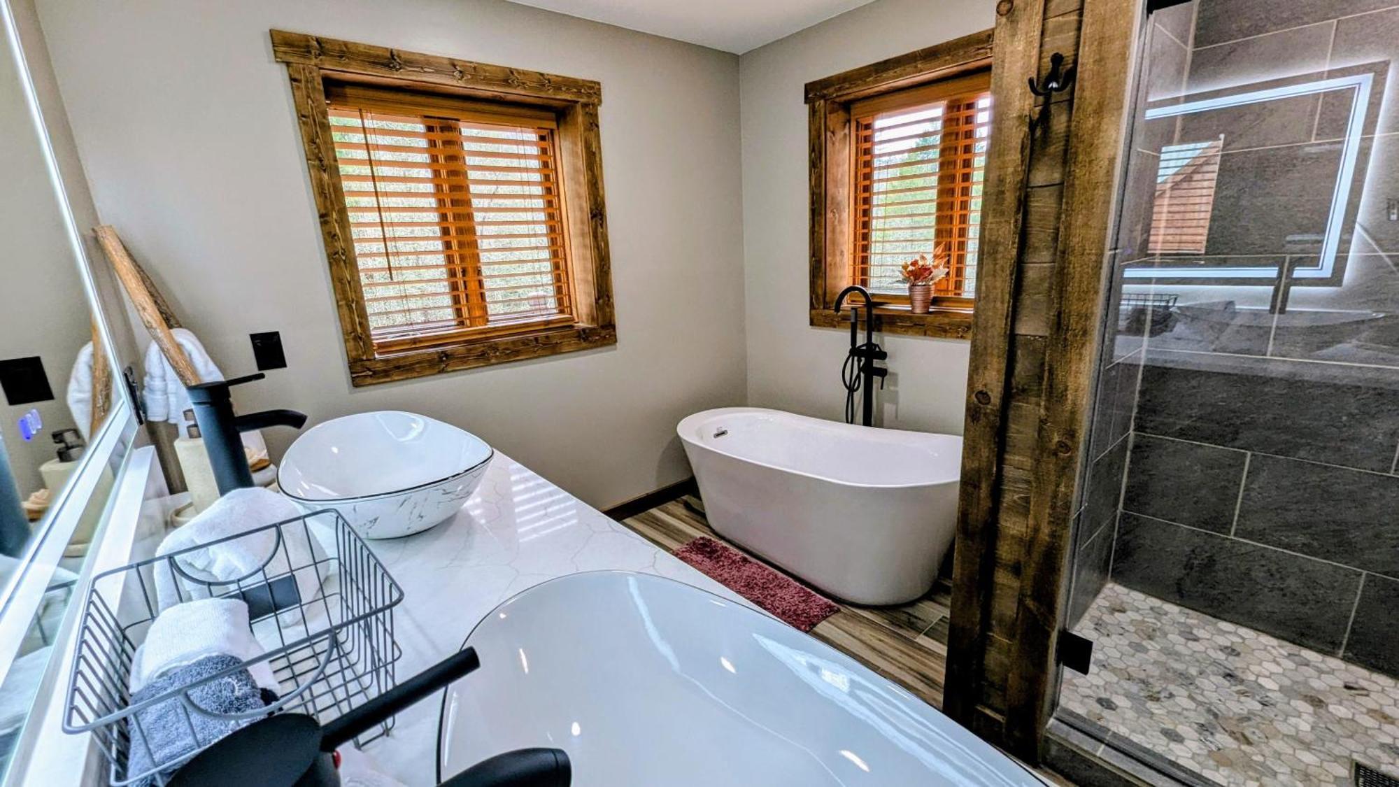 The Chariot - Creek Front With Hottub, Fire Pits, Billiards, Ev Charger - Sandalwood Stays Blue Ridge Extérieur photo